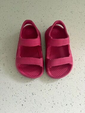 Totes Kids Pink Sandals